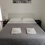 Dimora Al Centro بيت ضيافة كوزنسا