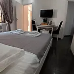Dimora Al Centro بيت ضيافة كوزنسا